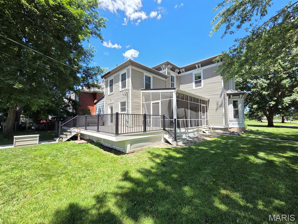 801 College Street Property Photo 4