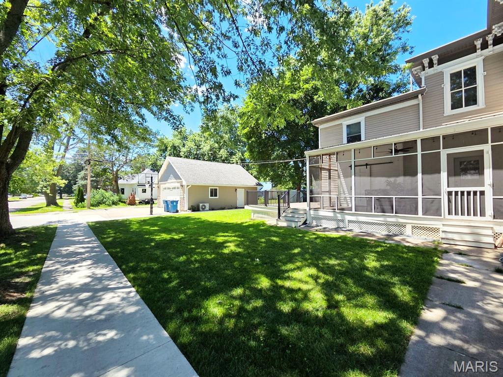 801 College Street Property Photo 5