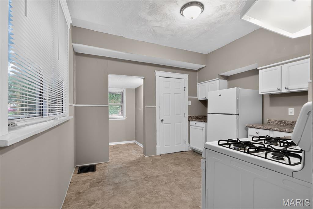 6510 Julian Avenue Property Photo 10