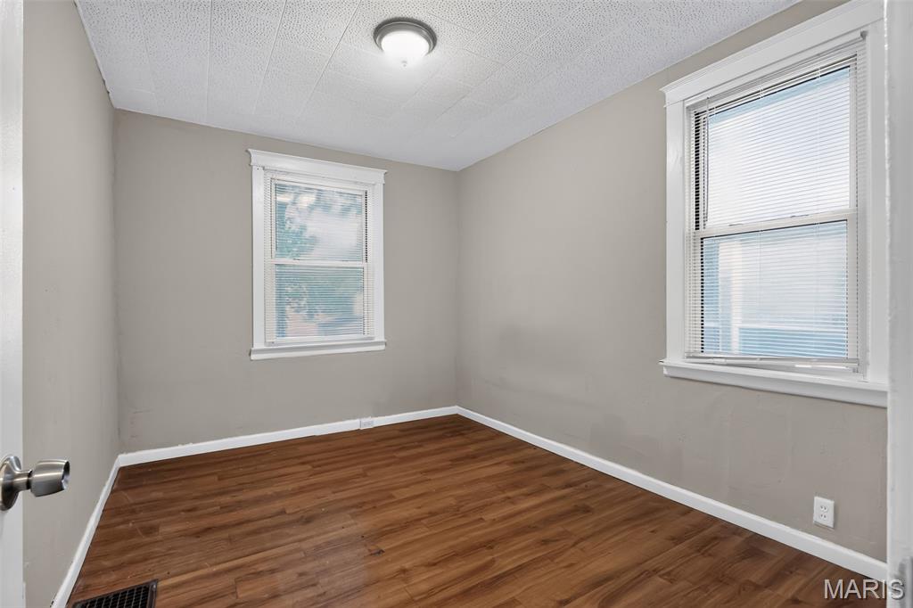 6510 Julian Avenue Property Photo 12