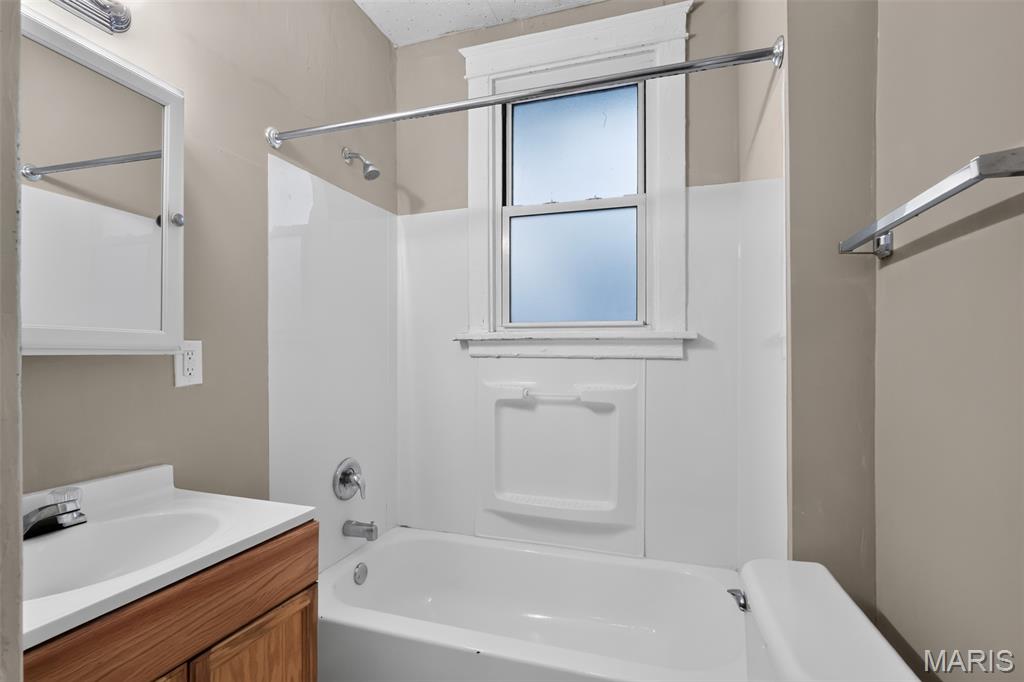 6510 Julian Avenue Property Photo 14