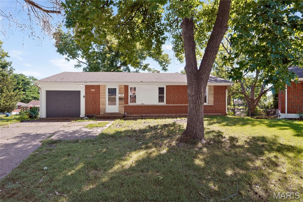 102 Florwood Court Property Photo 1