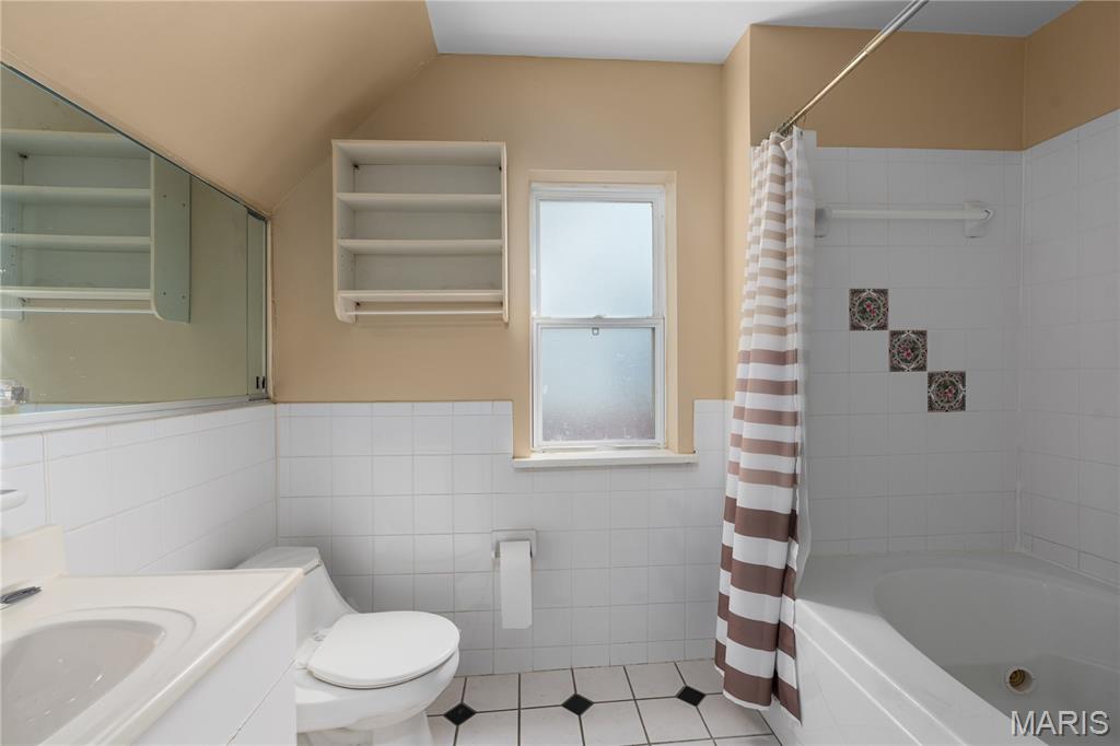 2622 Lyle Avenue Property Photo 8