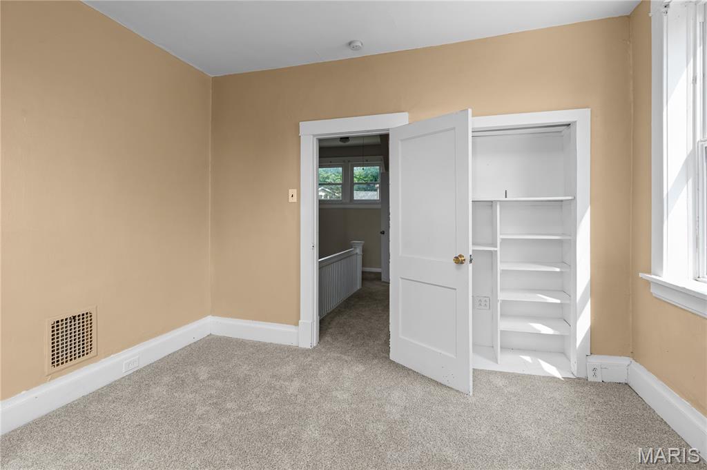 2622 Lyle Avenue Property Photo 10