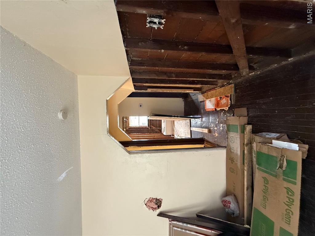 10112 Lord Drive Property Photo 3