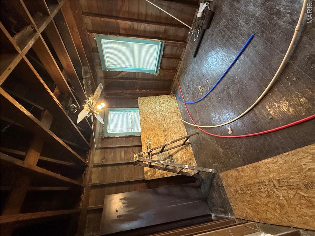 10112 Lord Drive Property Photo 4