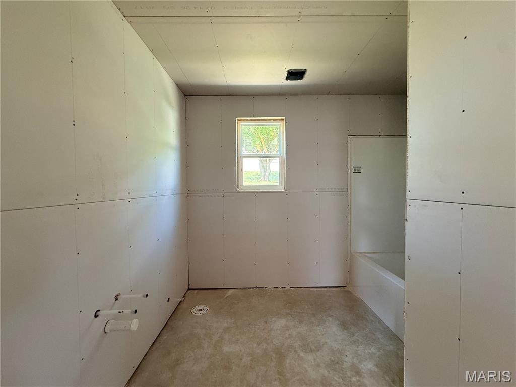 553 Feltz Street Property Photo 8