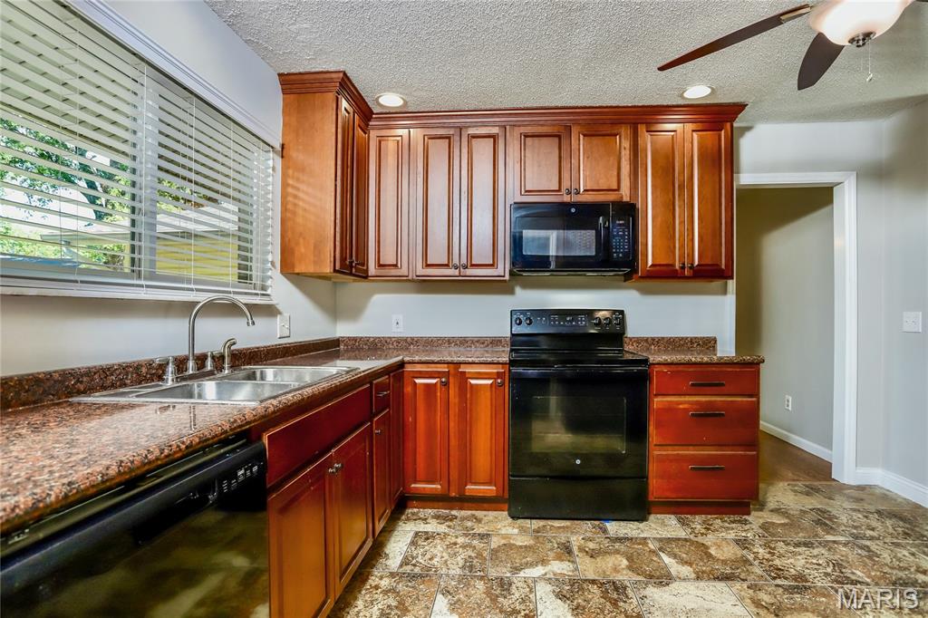 104 Lake Point Drive Property Photo 5