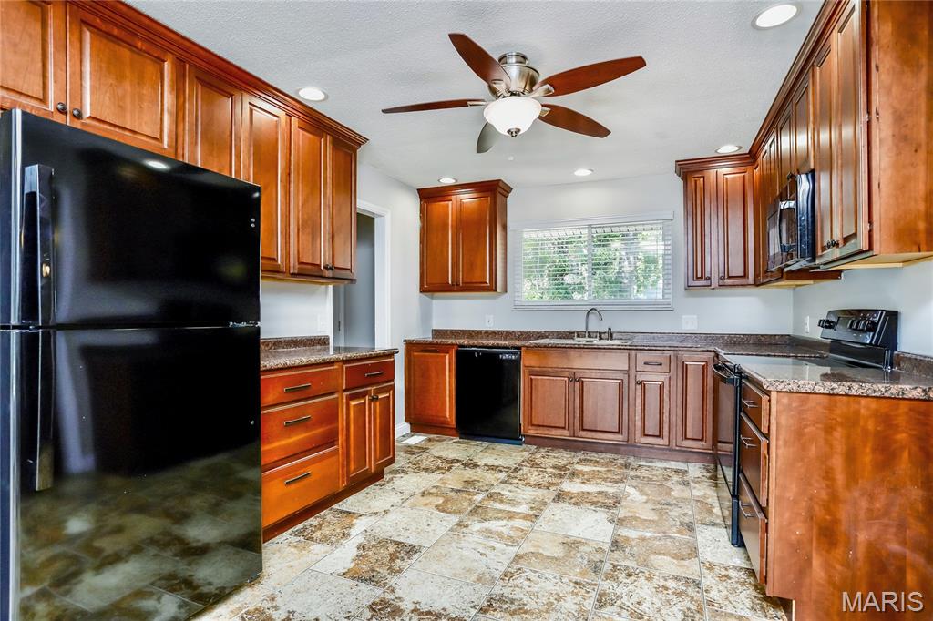 104 Lake Point Drive Property Photo 6