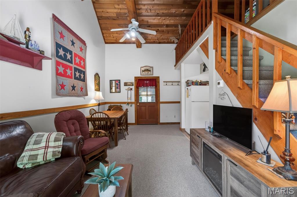 42125 Cedar Crest Place Property Photo 3