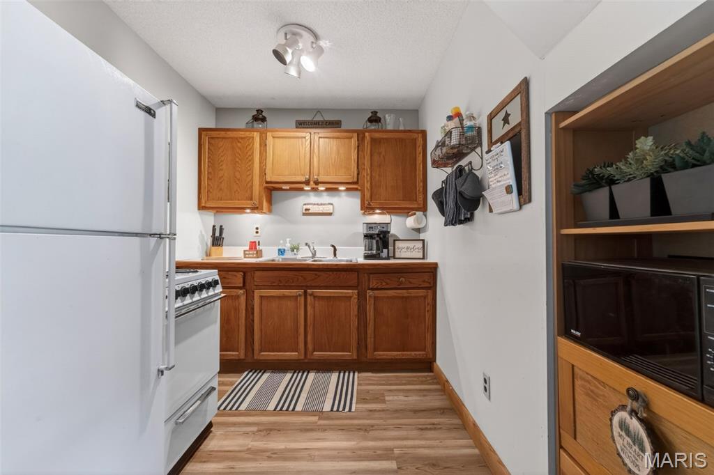 42125 Cedar Crest Place Property Photo 5