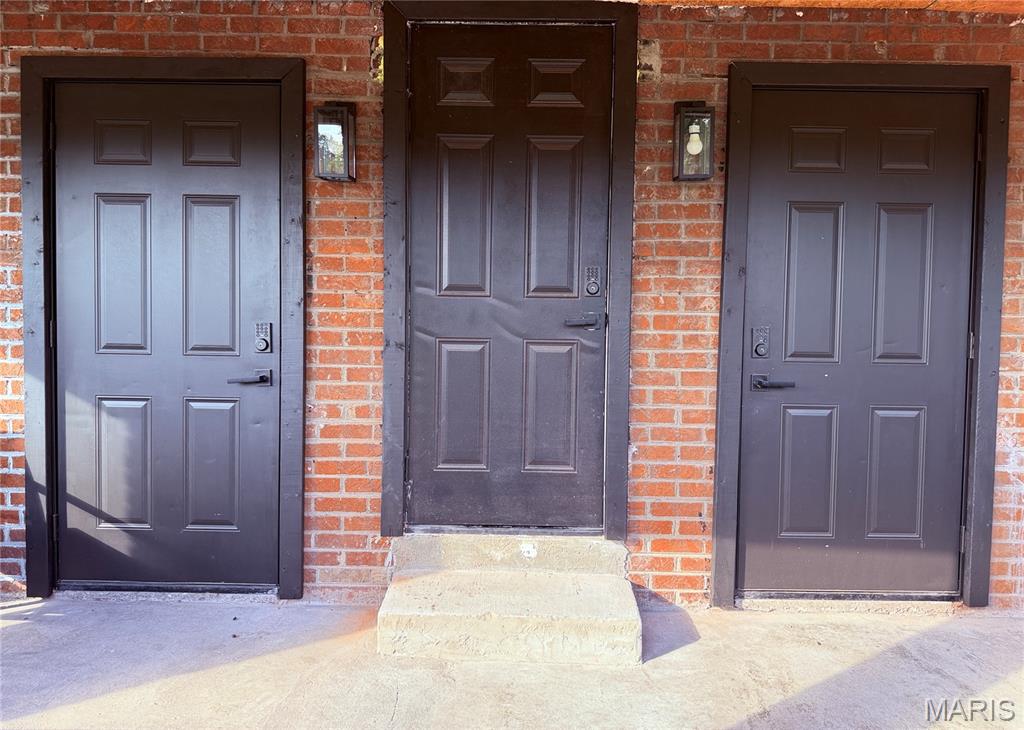 1905 Bond Avenue Property Photo 2