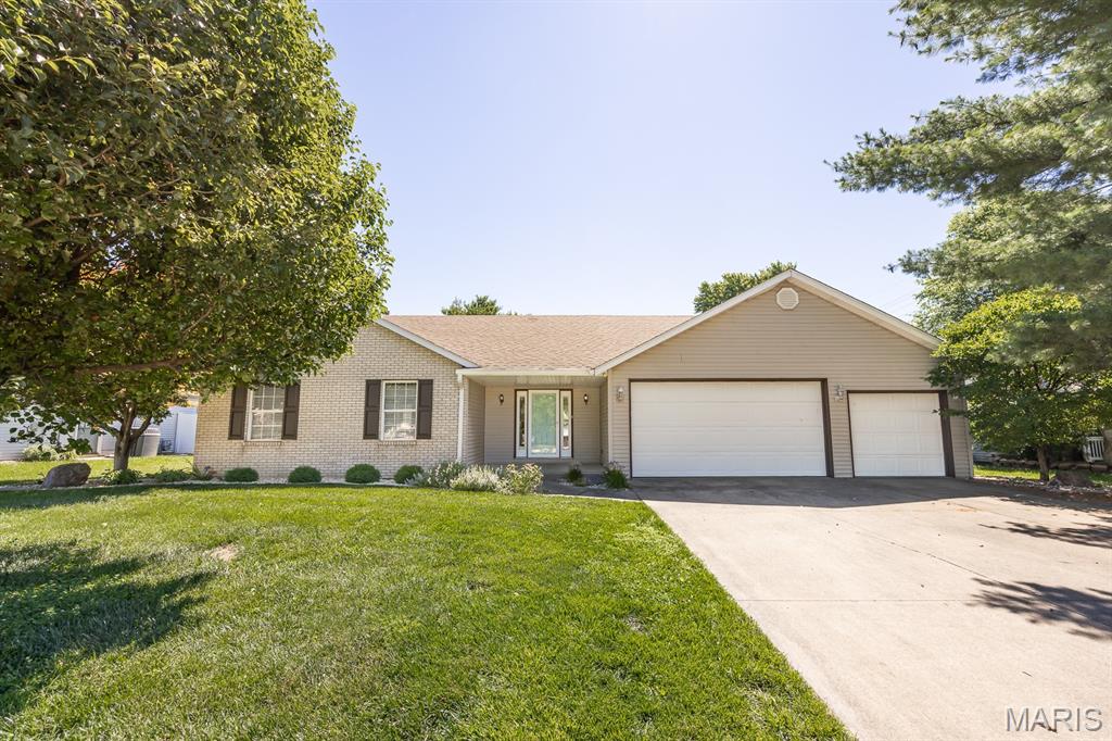 916 Crosswinds Drive Property Photo 1