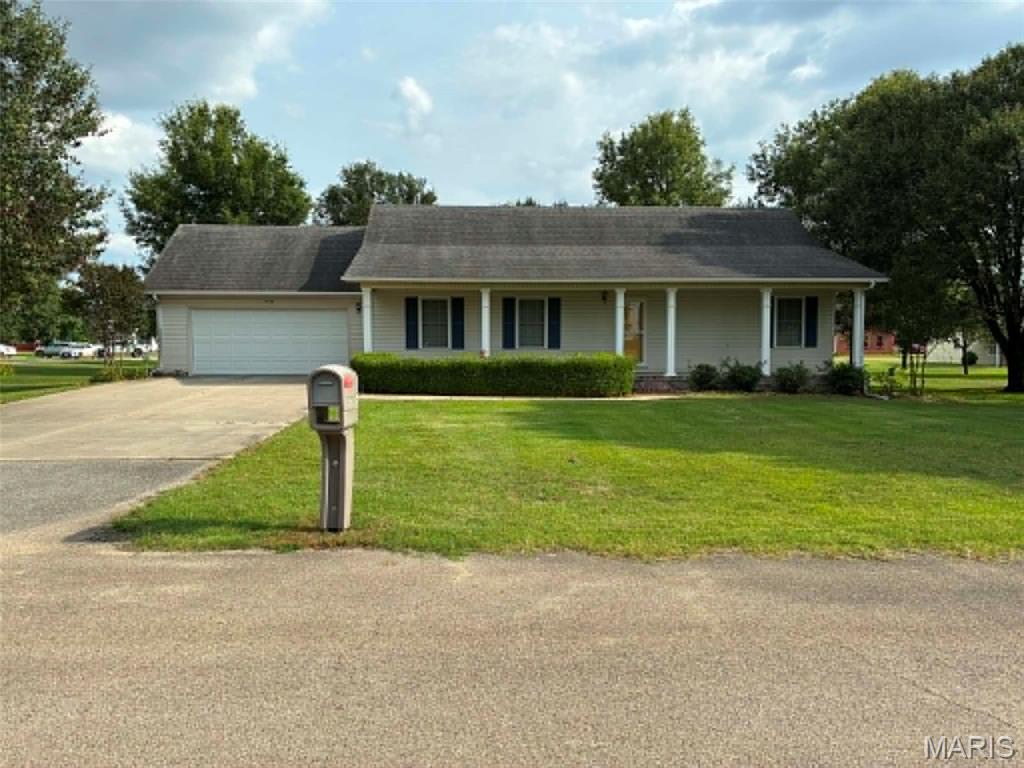 910 W Kennedy Avenue Property Photo 1
