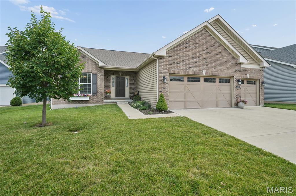 2384 Chemin Avenue Property Photo 1