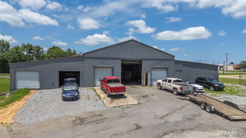 602 E Outer Road Property Photo 8