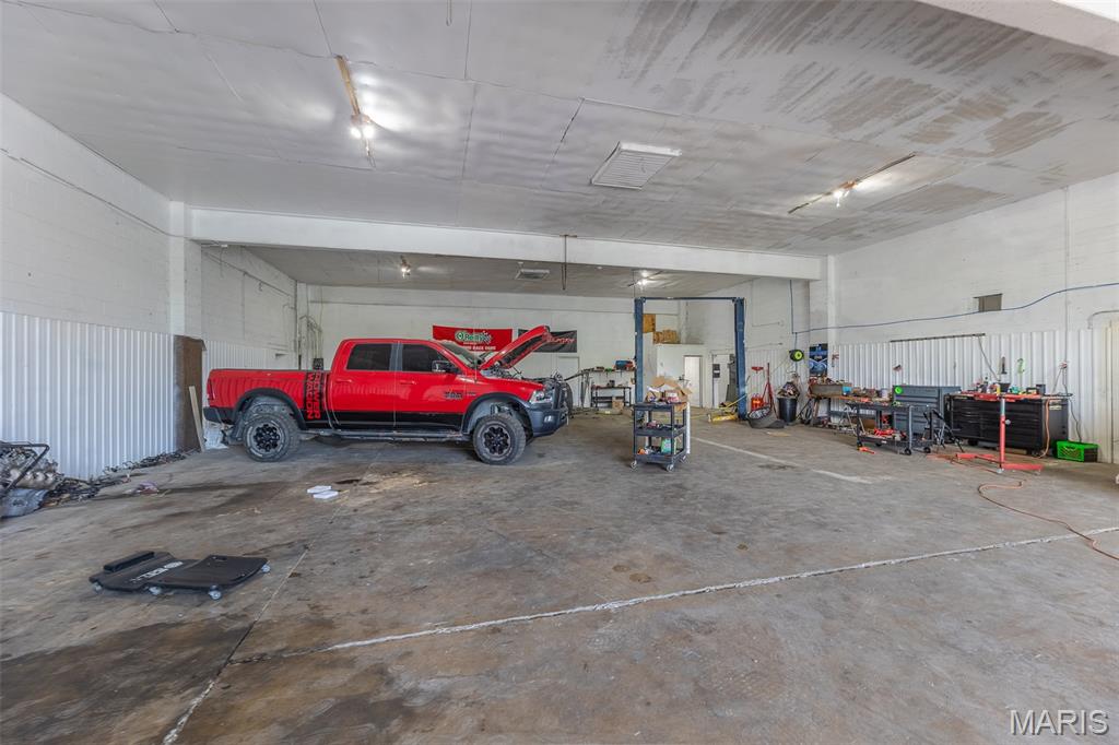 602 E Outer Road Property Photo 10