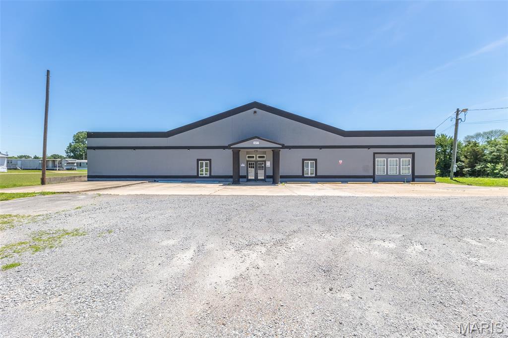 602 E Outer Road Property Photo 1