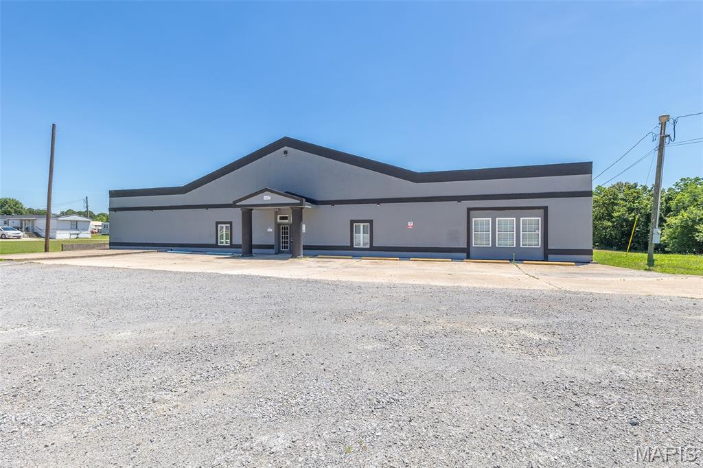 602 E Outer Road Property Photo 2