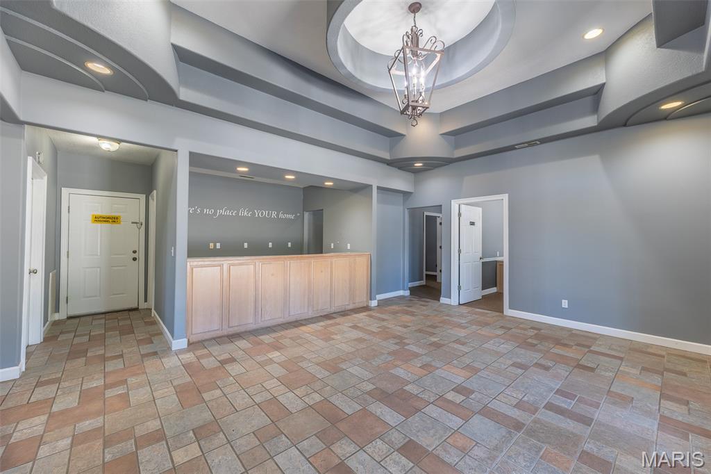602 E Outer Road Property Photo 9