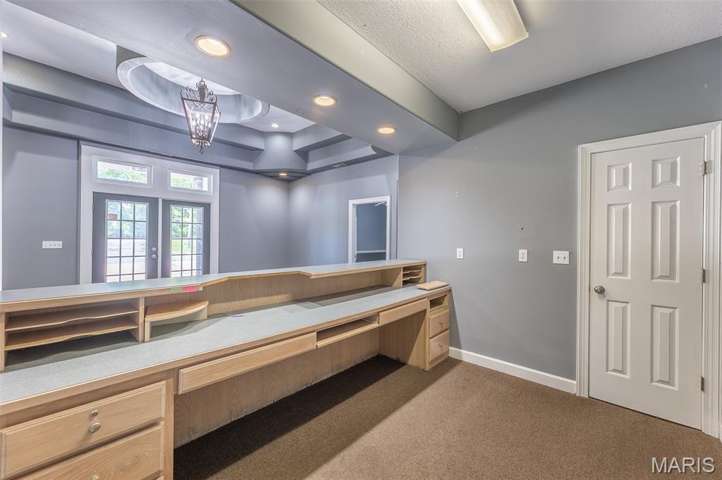 602 E Outer Road Property Photo 22