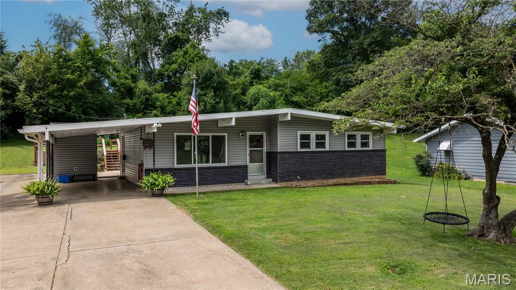 1131 Corinne Street Property Photo 1