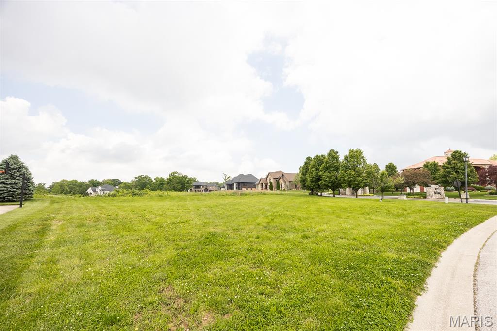 305 Forest Oaks Drive Property Photo 9