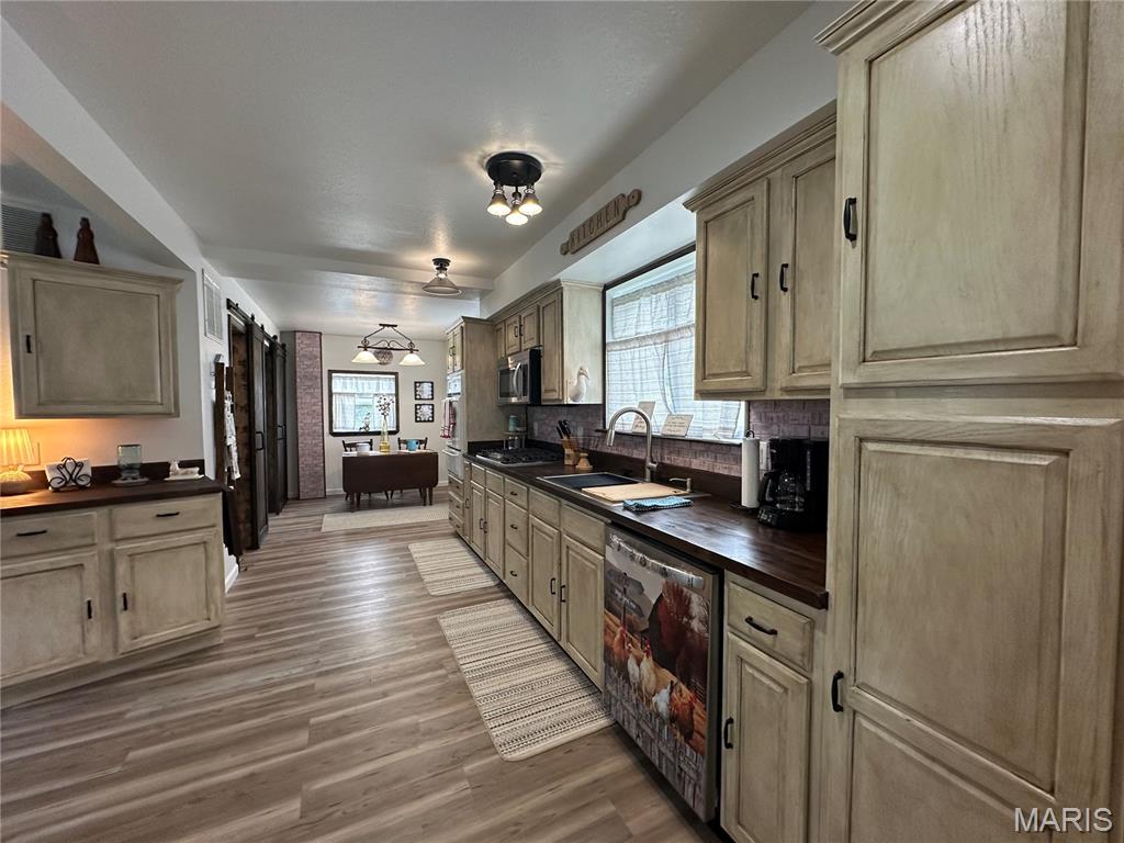 23454 Highway C Property Photo 16