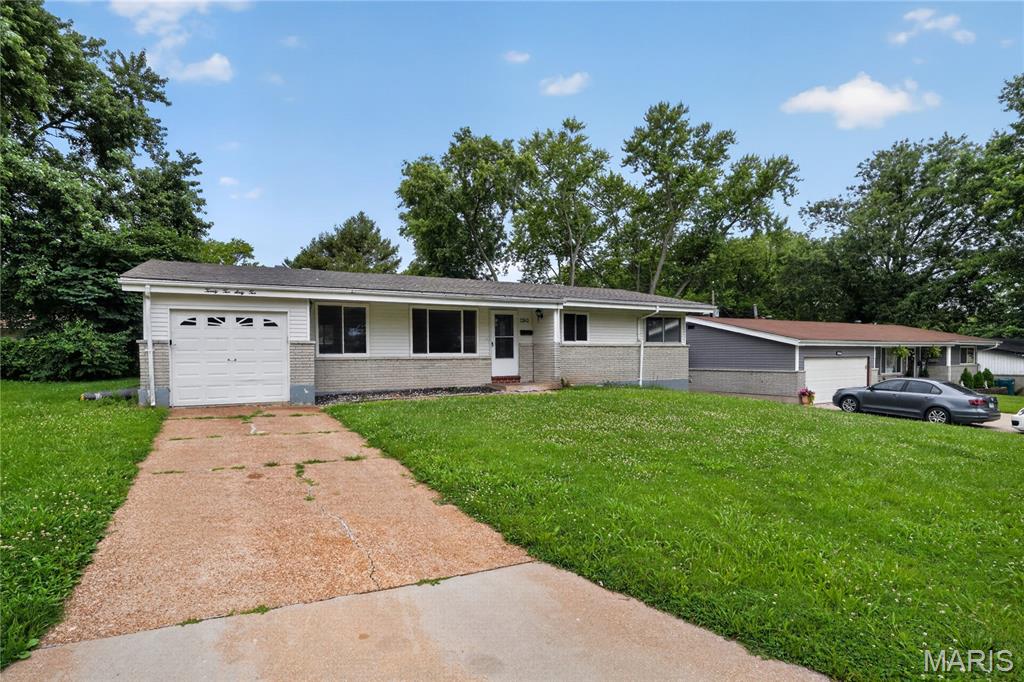 2262 Crandel Drive Property Photo 2