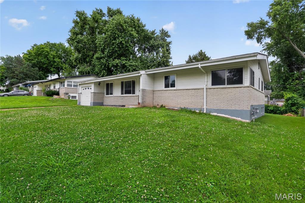 2262 Crandel Drive Property Photo 3