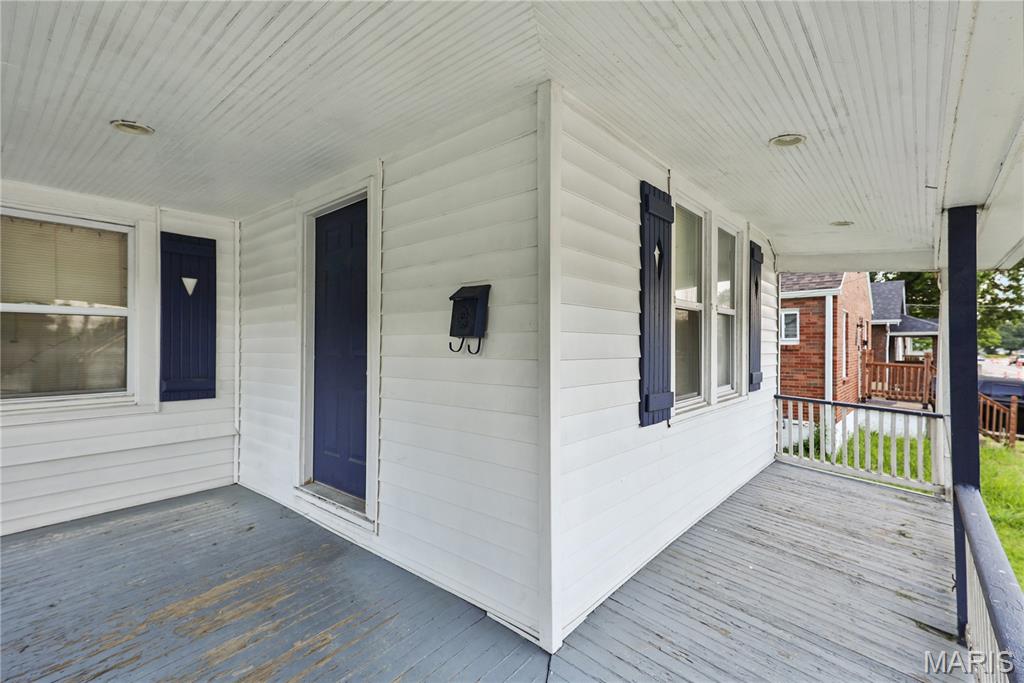 3915 N Hanley Road Property Photo 2