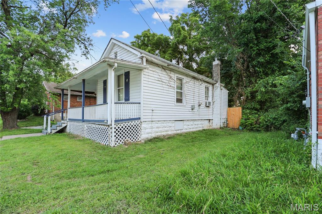 3915 N Hanley Road Property Photo 3