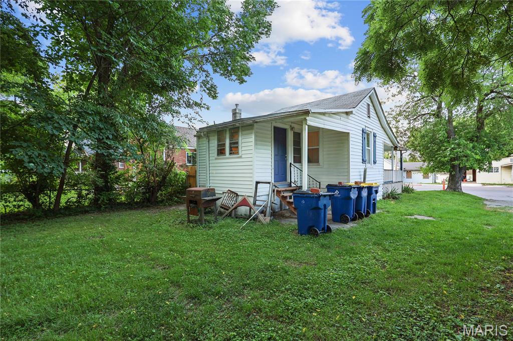 3915 N Hanley Road Property Photo 4