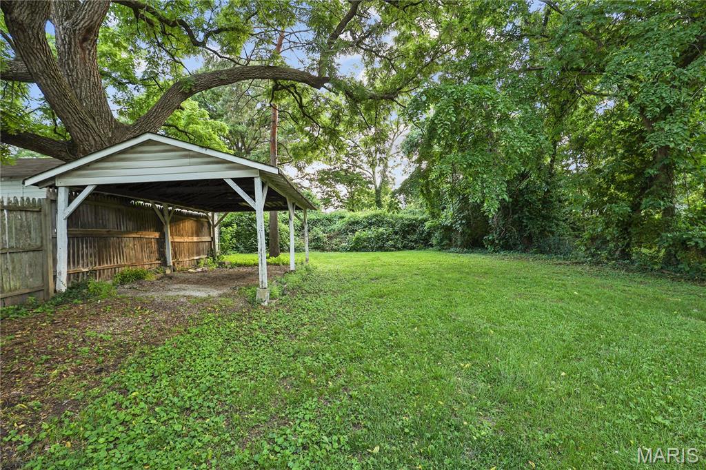3915 N Hanley Road Property Photo 5