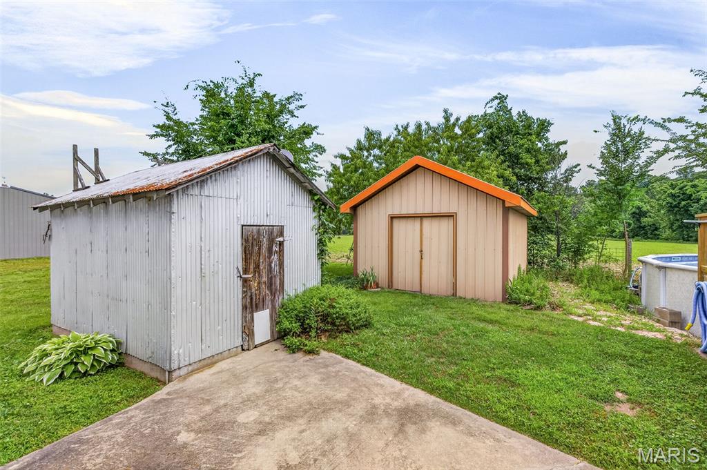 10635 State Route O Property Photo 8