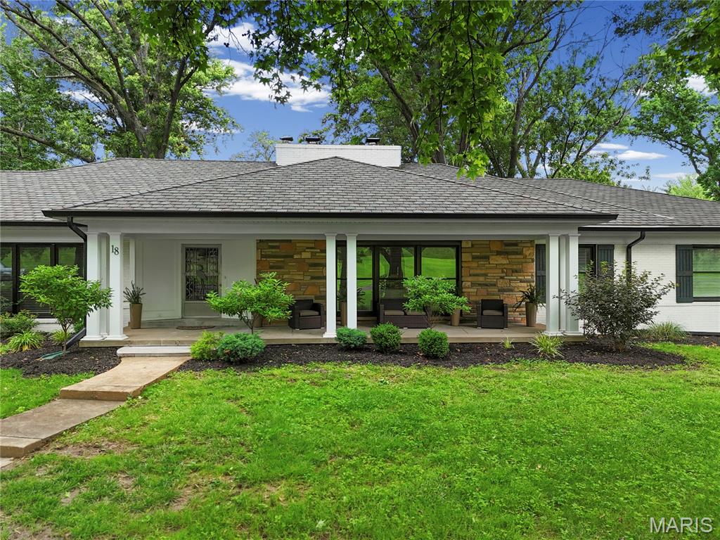 18 Country Aire Drive Property Photo 3