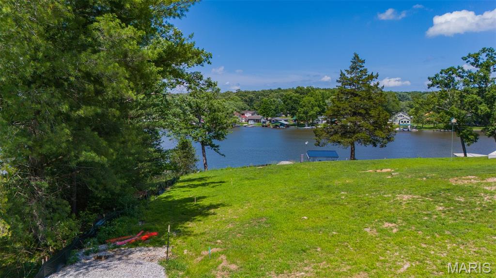 2000 Lakeshore Drive Property Photo 3