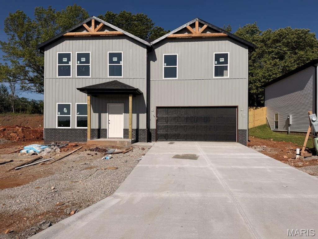 939 Holstein Property Photo 1