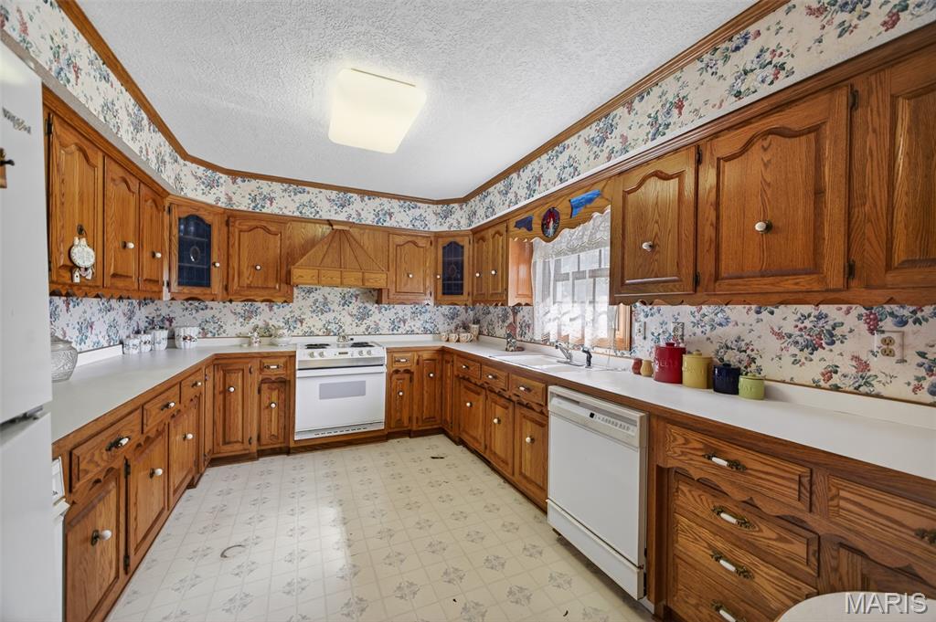 22818 Pioneer Drive Property Photo 16