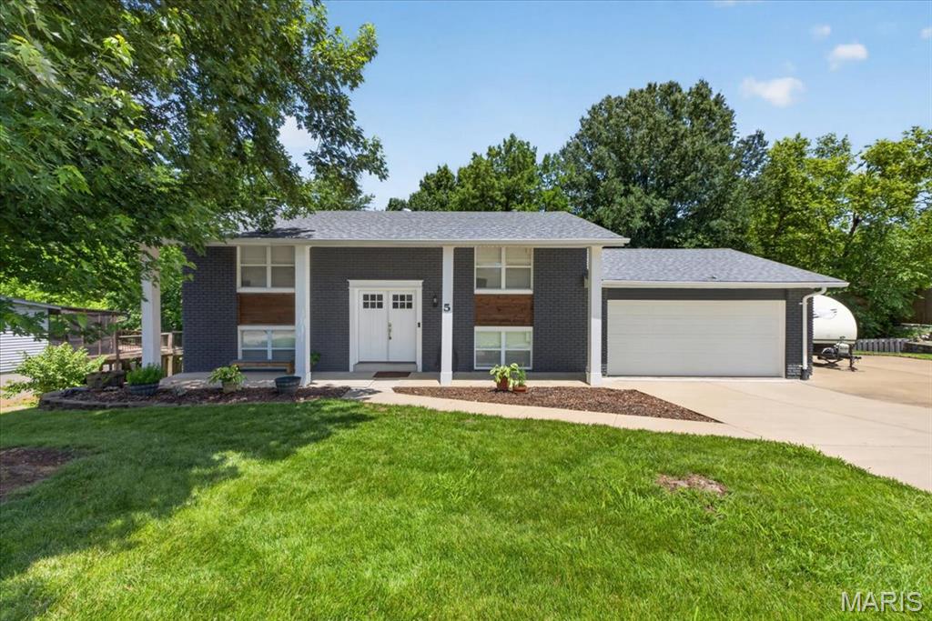 5 Golden Oak Court Property Photo 1
