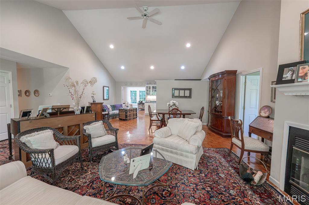 10790 Greenlefe Drive Property Photo 14