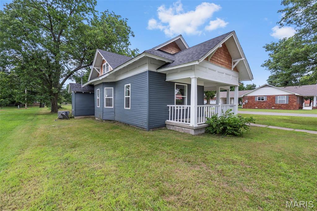 300 S Main Street Property Photo 3