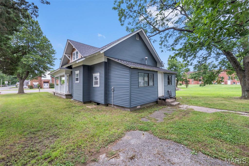 300 S Main Street Property Photo 4