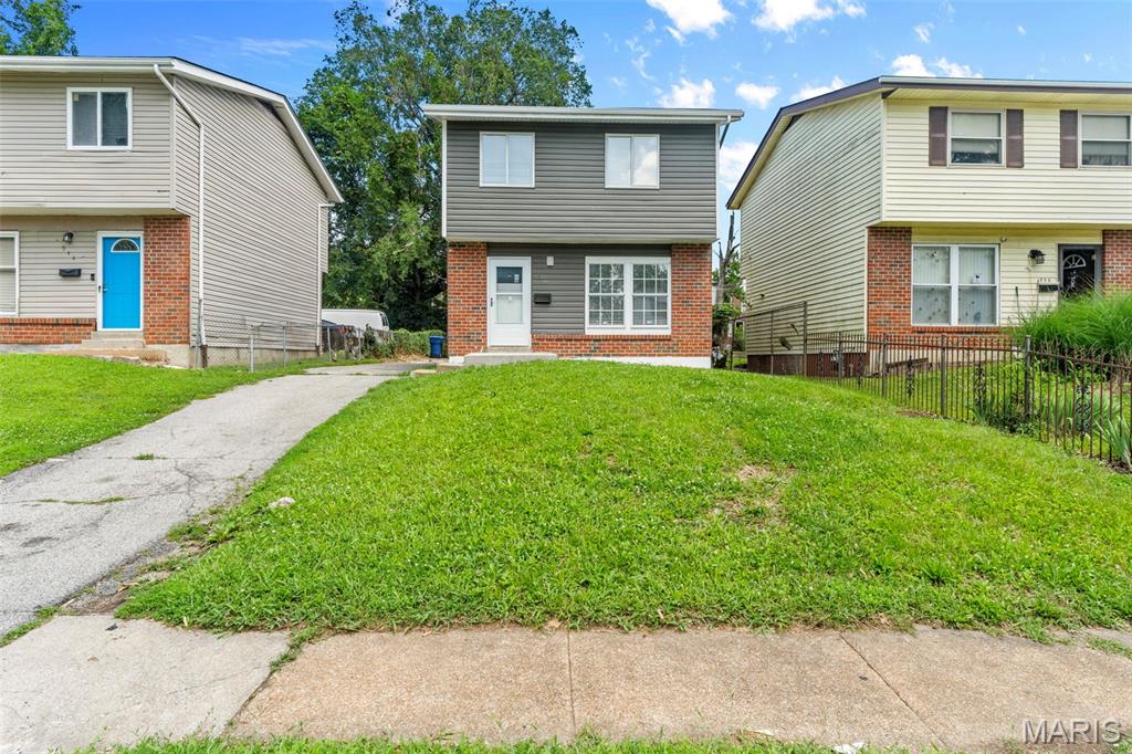 940 Maple Place Property Photo 1