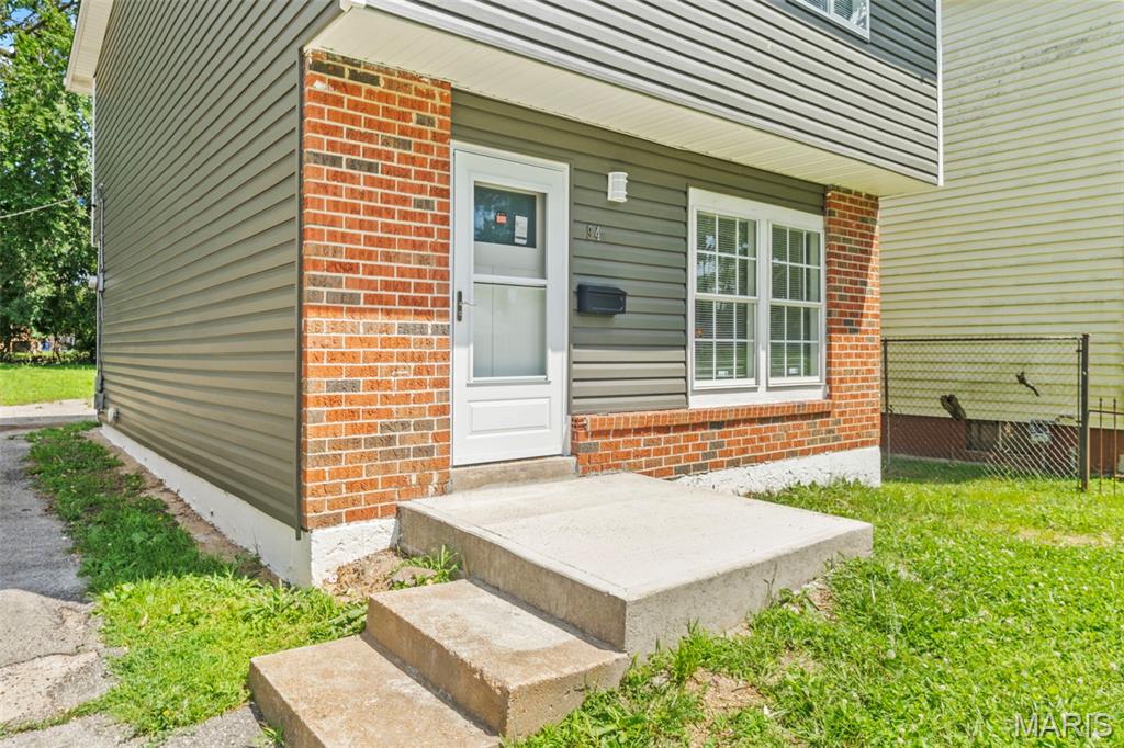 940 Maple Place Property Photo 3