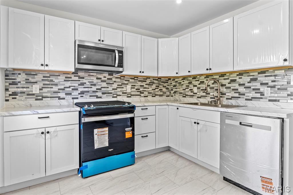 940 Maple Place Property Photo 14