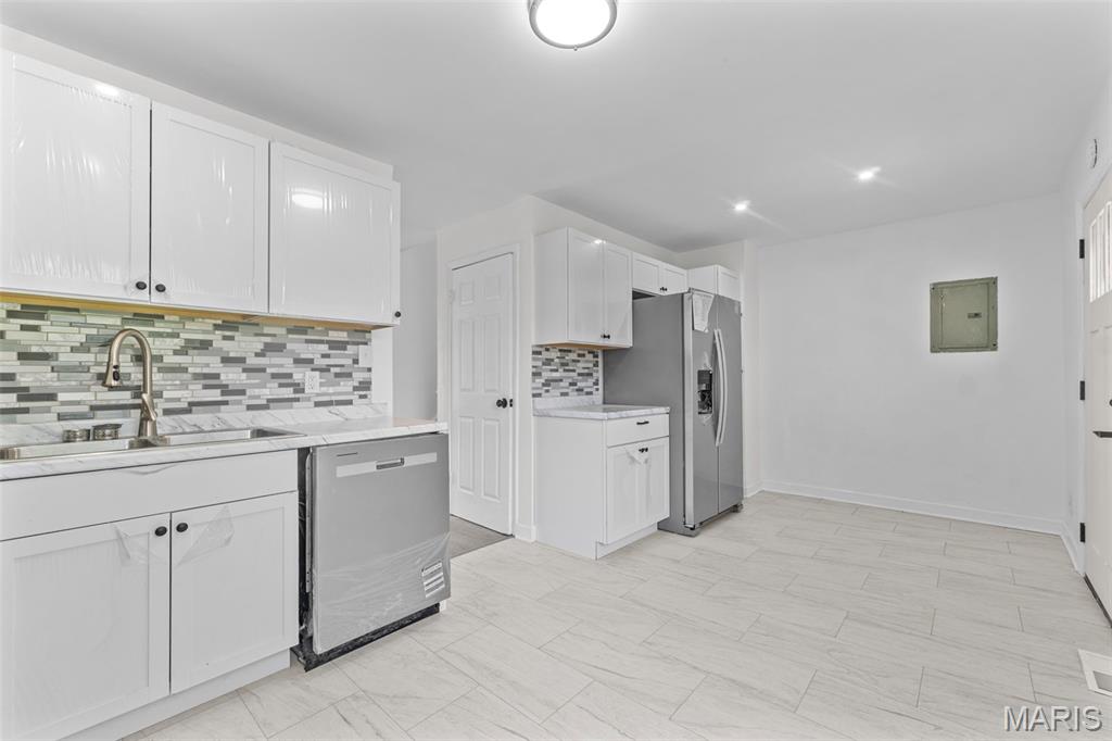 940 Maple Place Property Photo 16