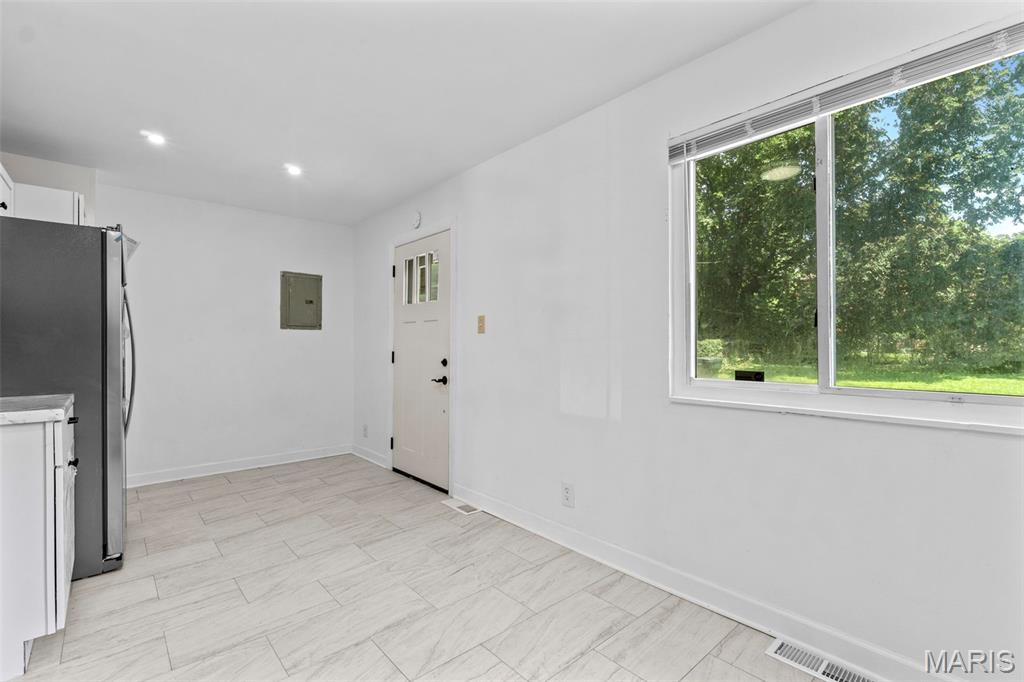 940 Maple Place Property Photo 17