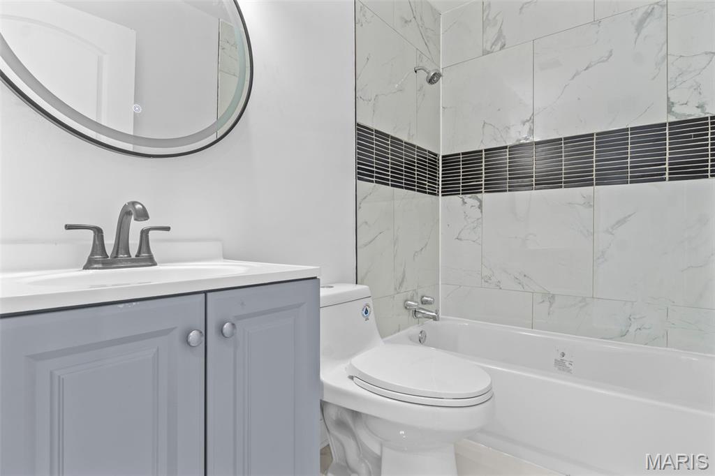 940 Maple Place Property Photo 23
