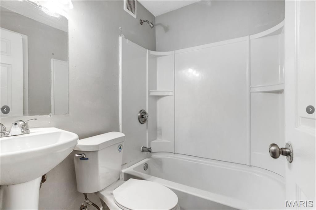 7032 Theodore Avenue Property Photo 15